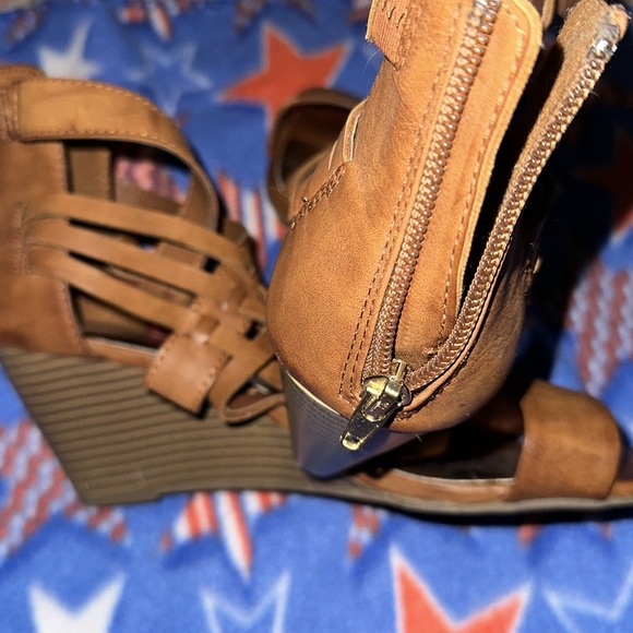 Wedge sandals - Picture 3 of 3